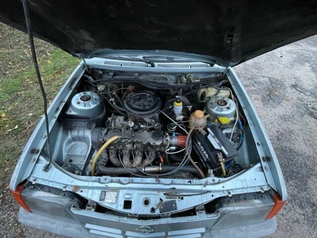 Синий Опель Аскона, объемом двигателя 1.8 л и пробегом 100 тыс. км за 950 $, фото 2 на Automoto.ua