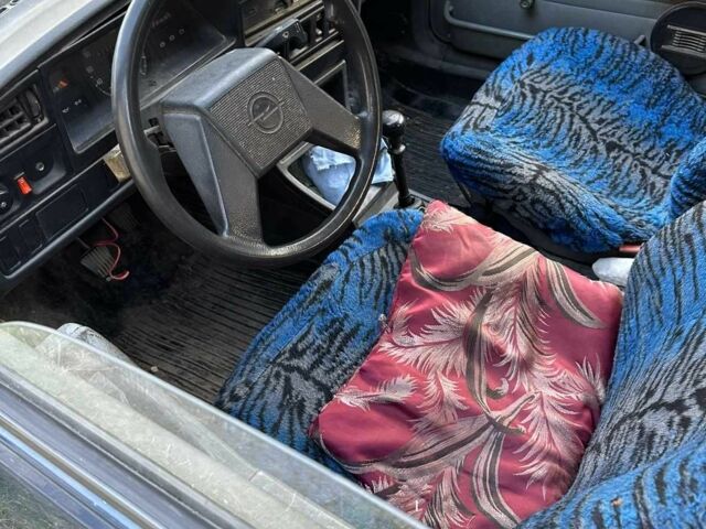 Синій Опель Аскона, об'ємом двигуна 1.6 л та пробігом 3 тис. км за 698 $, фото 3 на Automoto.ua
