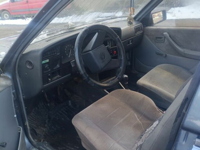 Синий Опель Аскона, объемом двигателя 1.6 л и пробегом 55 тыс. км за 450 $, фото 2 на Automoto.ua