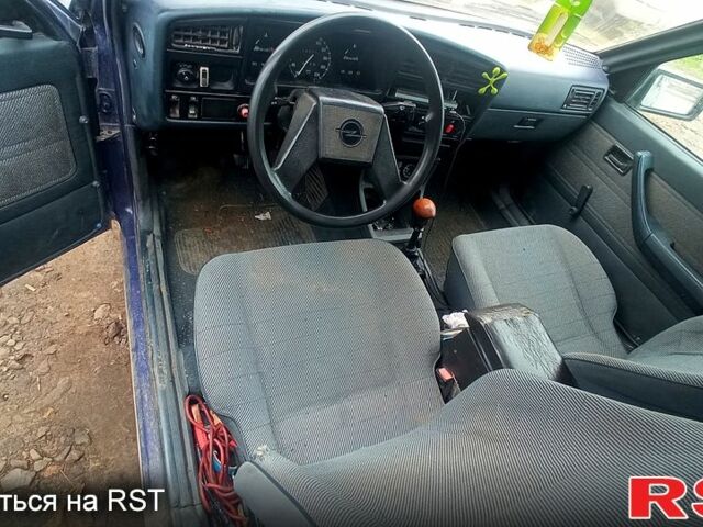 Синий Опель Аскона, объемом двигателя 1.6 л и пробегом 0 тыс. км за 2000 $, фото 2 на Automoto.ua