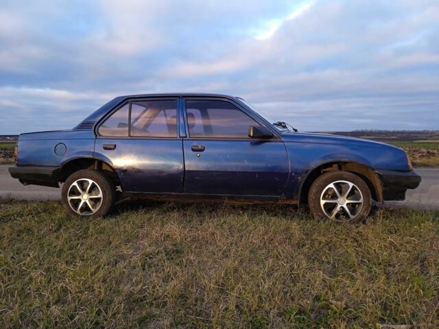 Синий Опель Аскона, объемом двигателя 1.6 л и пробегом 178 тыс. км за 713 $, фото 3 на Automoto.ua