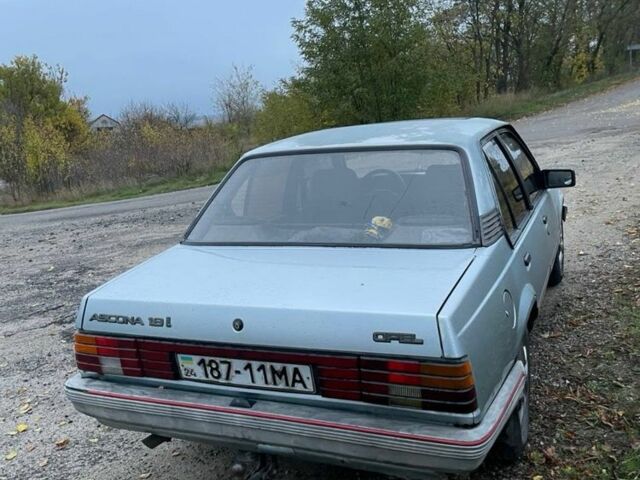 Синий Опель Аскона, объемом двигателя 1.8 л и пробегом 100 тыс. км за 950 $, фото 1 на Automoto.ua