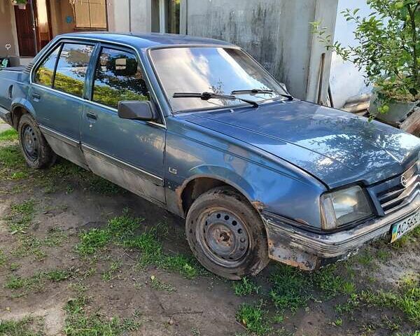 Синий Опель Аскона, объемом двигателя 1.6 л и пробегом 250 тыс. км за 650 $, фото 2 на Automoto.ua