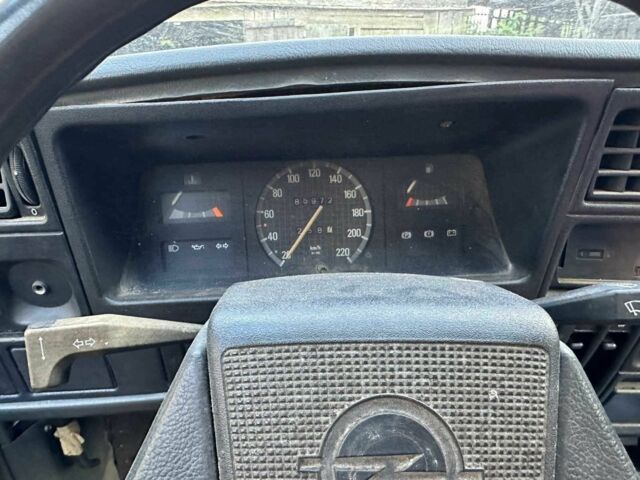Синій Опель Аскона, об'ємом двигуна 1.6 л та пробігом 3 тис. км за 698 $, фото 5 на Automoto.ua