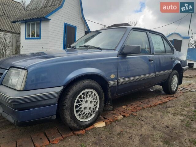 Синий Опель Аскона, объемом двигателя 1.8 л и пробегом 57 тыс. км за 1500 $, фото 1 на Automoto.ua