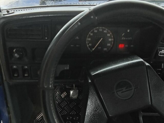 Синий Опель Аскона, объемом двигателя 1.6 л и пробегом 89 тыс. км за 1200 $, фото 5 на Automoto.ua