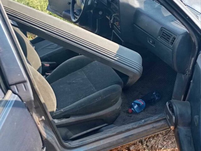 Синий Опель Аскона, объемом двигателя 1.8 л и пробегом 200 тыс. км за 596 $, фото 1 на Automoto.ua