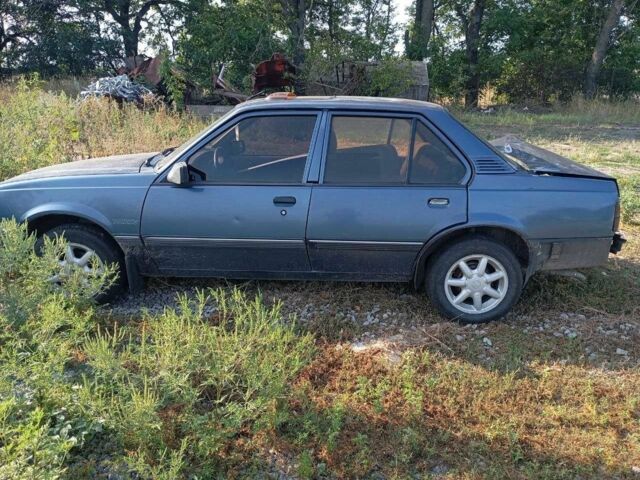 Синий Опель Аскона, объемом двигателя 1.8 л и пробегом 200 тыс. км за 596 $, фото 12 на Automoto.ua