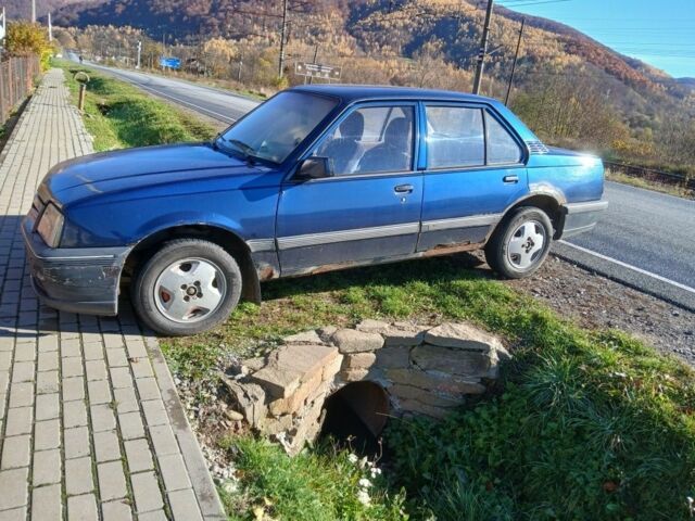 Синий Опель Аскона, объемом двигателя 2 л и пробегом 260 тыс. км за 1071 $, фото 1 на Automoto.ua