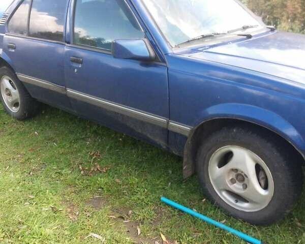 Синий Опель Аскона, объемом двигателя 1.6 л и пробегом 100 тыс. км за 900 $, фото 1 на Automoto.ua