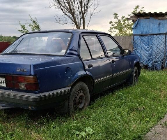 Синий Опель Аскона, объемом двигателя 0 л и пробегом 250 тыс. км за 350 $, фото 3 на Automoto.ua