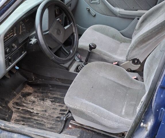 Синий Опель Аскона, объемом двигателя 0 л и пробегом 250 тыс. км за 350 $, фото 5 на Automoto.ua
