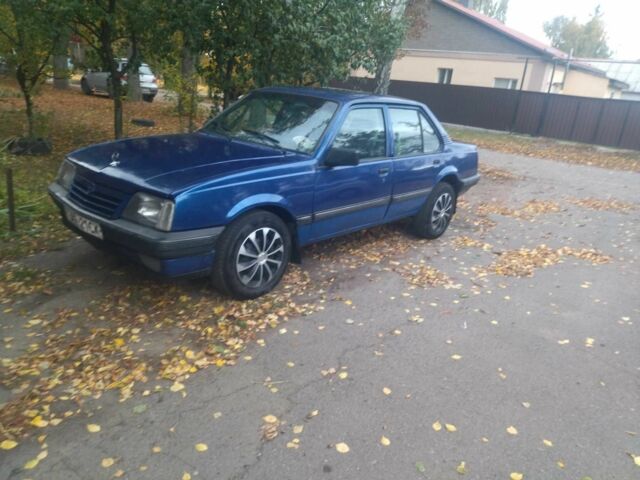 Опель Аскона 1990 в Лубнах на Automoto.ua Синий Опель Аскона, объемом двигателя 1.6 л и пробегом 420 тыс. км за 1000 $, фото 1 на Automoto.ua