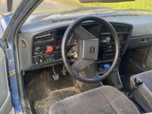 Синий Опель Аскона, объемом двигателя 2 л и пробегом 15 тыс. км за 413 $, фото 4 на Automoto.ua