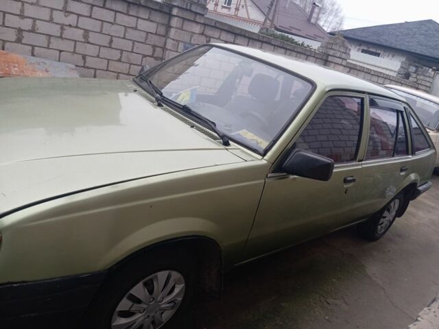 Зеленый Опель Аскона, объемом двигателя 1.6 л и пробегом 60 тыс. км за 850 $, фото 3 на Automoto.ua