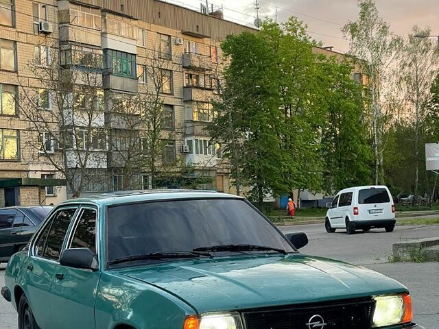 Зелений Опель Аскона, об'ємом двигуна 1.6 л та пробігом 70 тис. км за 650 $, фото 5 на Automoto.ua