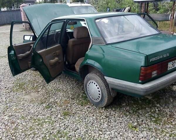 Зеленый Опель Аскона, объемом двигателя 1.6 л и пробегом 300 тыс. км за 1300 $, фото 2 на Automoto.ua