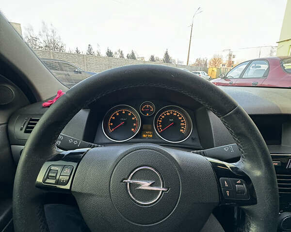 Черный Опель Астра ГТЦ, объемом двигателя 1.6 л и пробегом 190 тыс. км за 5200 $, фото 9 на Automoto.ua