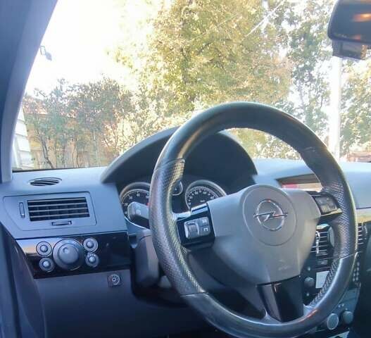 Красный Опель Астра ГТЦ, объемом двигателя 1.6 л и пробегом 203 тыс. км за 5300 $, фото 21 на Automoto.ua