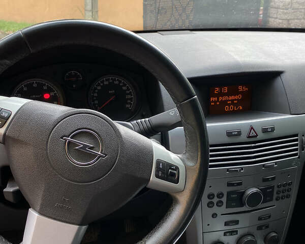 Опель Астра ГТЦ 2013 в Калуше на Automoto.ua Красный Опель Астра ГТЦ, объемом двигателя 1.6 л и пробегом 171 тыс. км за 6850 $, фото 14 на Automoto.ua