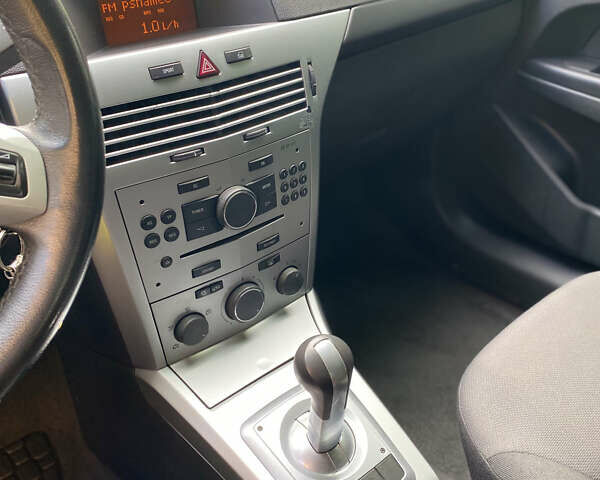 Опель Астра ГТЦ 2013 в Калуше на Automoto.ua Красный Опель Астра ГТЦ, объемом двигателя 1.6 л и пробегом 171 тыс. км за 6850 $, фото 6 на Automoto.ua