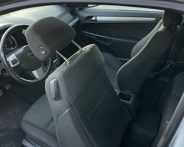 Серый Опель Астра ГТЦ, объемом двигателя 1.6 л и пробегом 203 тыс. км за 3600 $, фото 12 на Automoto.ua