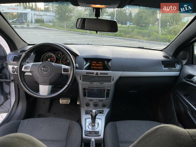 Серый Опель Астра ГТЦ, объемом двигателя 1.6 л и пробегом 203 тыс. км за 3600 $, фото 11 на Automoto.ua