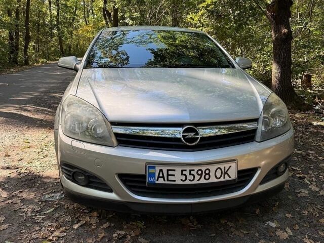 Серый Опель Астра ГТЦ, объемом двигателя 1.6 л и пробегом 119 тыс. км за 5350 $, фото 4 на Automoto.ua