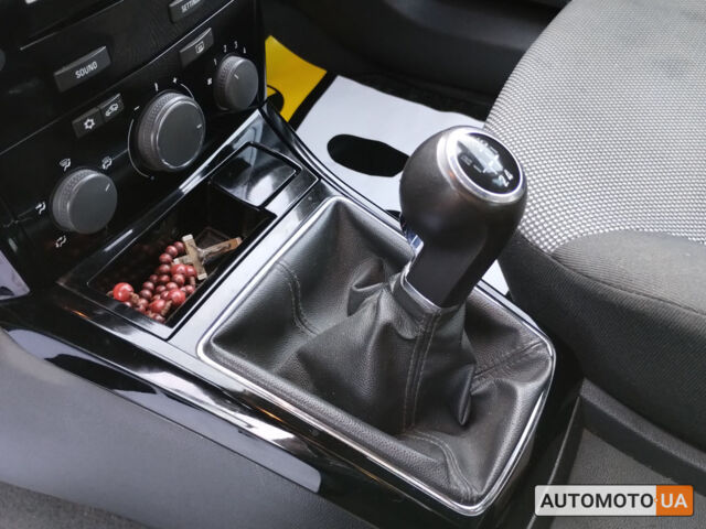 Опель Астра Н 2010 в Коломые на Automoto.ua Синий Опель Астра Н, объемом двигателя 1.4 л и пробегом 205 тыс. км за 5900 $, фото 9 на Automoto.ua