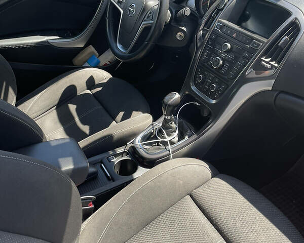 Опель Астра Джей, объемом двигателя 2 л и пробегом 270 тыс. км за 5900 $, фото 8 на Automoto.ua