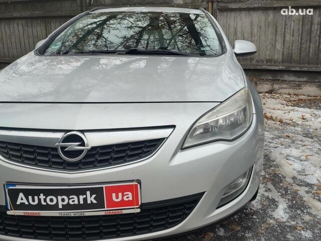 Серый Опель Астра Джей, объемом двигателя 17 л и пробегом 329 тыс. км за 8690 $, фото 7 на Automoto.ua