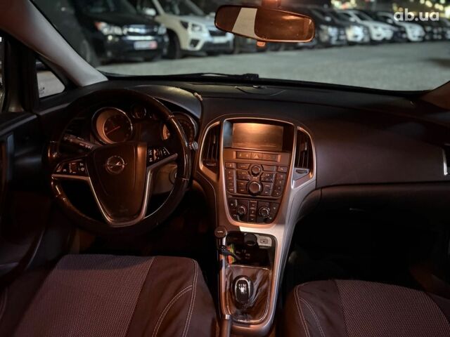 Серый Опель Астра Джей, объемом двигателя 1.7 л и пробегом 210 тыс. км за 7990 $, фото 22 на Automoto.ua