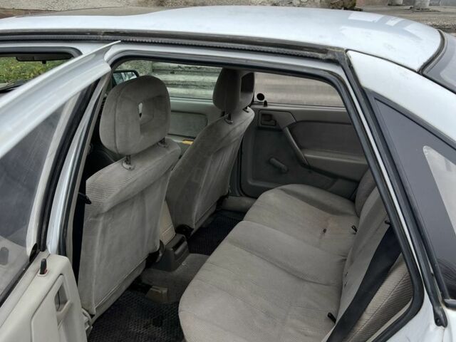 Белый Опель Астра, объемом двигателя 1.6 л и пробегом 300 тыс. км за 950 $, фото 2 на Automoto.ua