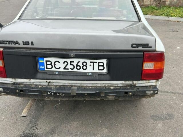 Белый Опель Астра, объемом двигателя 1.6 л и пробегом 300 тыс. км за 950 $, фото 10 на Automoto.ua