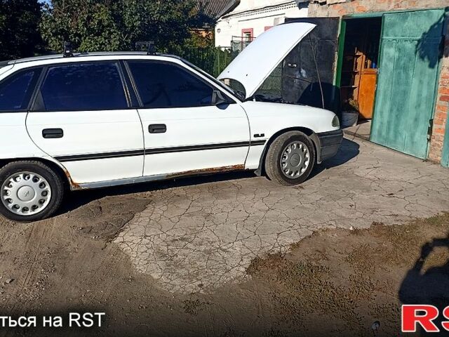 Белый Опель Астра, объемом двигателя 1.6 л и пробегом 0 тыс. км за 1450 $, фото 4 на Automoto.ua