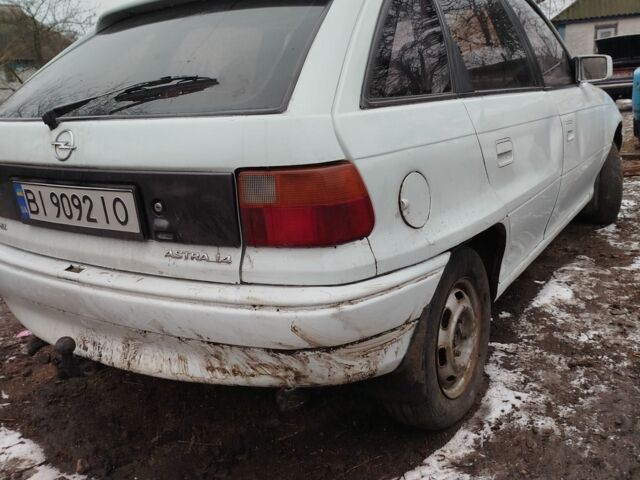 Белый Опель Астра, объемом двигателя 1.4 л и пробегом 123 тыс. км за 650 $, фото 4 на Automoto.ua
