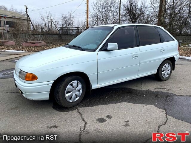 Белый Опель Астра, объемом двигателя 1.4 л и пробегом 100 тыс. км за 1500 $, фото 1 на Automoto.ua