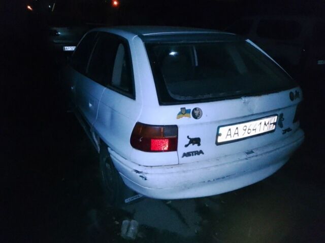 Белый Опель Астра, объемом двигателя 0 л и пробегом 444 тыс. км за 800 $, фото 2 на Automoto.ua