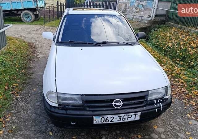 Білий Опель Астра, об'ємом двигуна 1.6 л та пробігом 296 тис. км за 1300 $, фото 1 на Automoto.ua