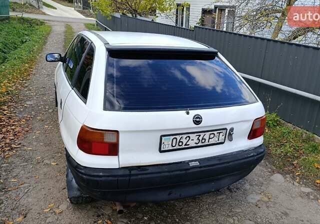 Білий Опель Астра, об'ємом двигуна 1.6 л та пробігом 296 тис. км за 1300 $, фото 4 на Automoto.ua