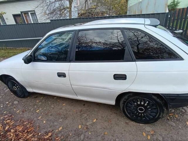 Белый Опель Астра, объемом двигателя 1.6 л и пробегом 295 тыс. км за 1400 $, фото 6 на Automoto.ua