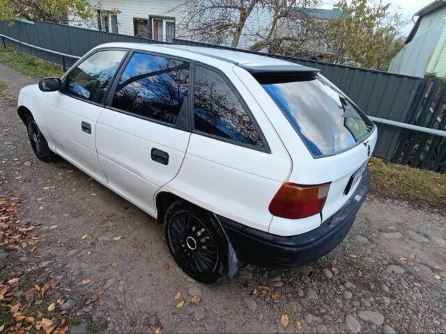 Белый Опель Астра, объемом двигателя 1.6 л и пробегом 295 тыс. км за 1400 $, фото 5 на Automoto.ua