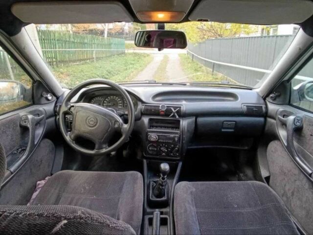 Белый Опель Астра, объемом двигателя 1.6 л и пробегом 295 тыс. км за 1400 $, фото 10 на Automoto.ua