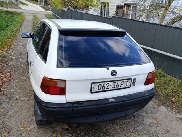 Белый Опель Астра, объемом двигателя 1.6 л и пробегом 295 тыс. км за 1400 $, фото 4 на Automoto.ua