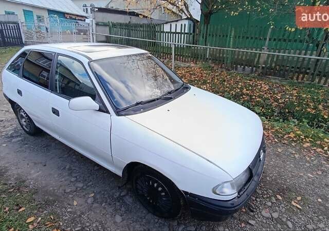 Білий Опель Астра, об'ємом двигуна 1.6 л та пробігом 296 тис. км за 1300 $, фото 2 на Automoto.ua