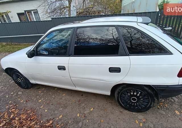 Білий Опель Астра, об'ємом двигуна 1.6 л та пробігом 296 тис. км за 1300 $, фото 6 на Automoto.ua