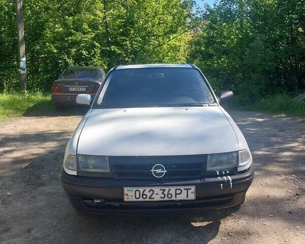 Белый Опель Астра, объемом двигателя 1.6 л и пробегом 295 тыс. км за 1600 $, фото 1 на Automoto.ua