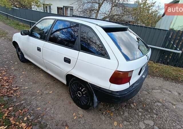 Білий Опель Астра, об'ємом двигуна 1.6 л та пробігом 296 тис. км за 1300 $, фото 5 на Automoto.ua