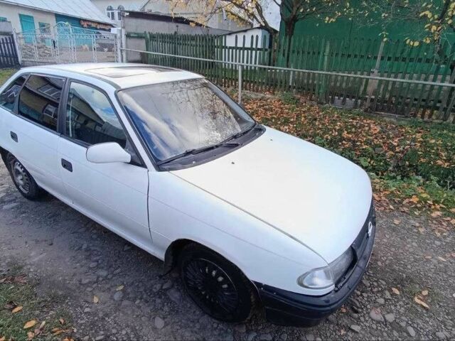 Белый Опель Астра, объемом двигателя 1.6 л и пробегом 296 тыс. км за 1300 $, фото 2 на Automoto.ua