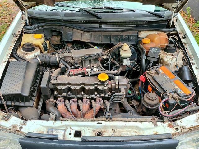 Белый Опель Астра, объемом двигателя 1.4 л и пробегом 312 тыс. км за 1100 $, фото 7 на Automoto.ua